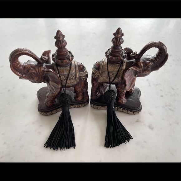 Pair of Handmade Decorative Elephant Figurines - Picture 1 of 7